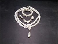Costume Jewelery Retro Pearls, Necklace,
