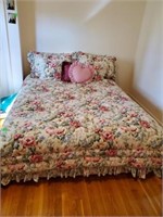 FLORAL BED SPREAD - INCLUDES MATTRESS - QUEEN SIZE