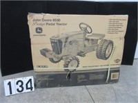 John Deere 8530 Prestige pedal tractor