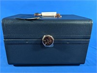 NEW Large Train Case by Caboodles
• 12.6" x 9.7"