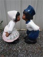 Cement Dutch Boy & Girl Kissing - Pick up only