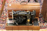 SINGER SEWING MACHINE 15J WITH CASE 16"