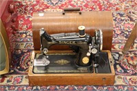 SINGER SEWING MACHINE WITH CASE 15"