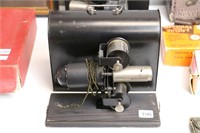 SMALL SLIDE PROJECTOR 8"X5" WITH CASE