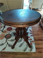 ANTIQUE OVAL SHAPED END TABLE