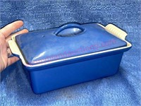 Blue cast iron casserole pan w/ lid