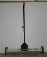 Grip 30" Rolling Magnetic Sweeper