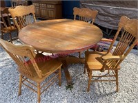 Modern oak table -4 chairs -2 leaves
