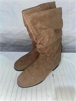 $90  WOMAN BOOTS SIZE 7W