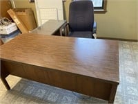 L-Shape Desk (68x30x29H) & Chair