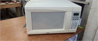 Kenmore microwave 1100 w
Works.
22.5l x 16.5w x