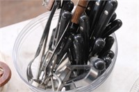 LOT OF KITCHEN UTENCILS