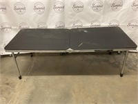 Folding table