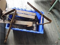 TOTE OF 10 ROOFING SCAFFOLD BRACKETS