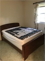 Full Size Bed (complete w/Mattress Set)