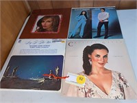 VINYLS NICE ARTISTS COVERS IN GREAT CONDITION