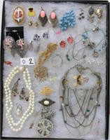 O2- lot costume jewelry (tray not for sale)