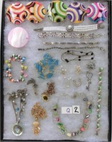 Q2- lot costume jewelry (tray not for sale)