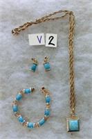 V2-costume jewelry set (tray not for sale)
