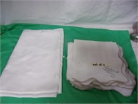 Table Cloth with 7 Cloth Napkins