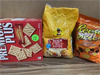 mixed food lot crackers/oats/reeses