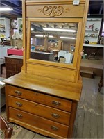 Oak mirror dresser with 3 drawers