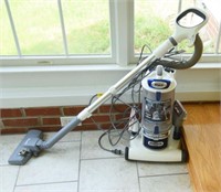 Lot #4187 - Shark Complete seal Rotator vacuum