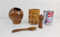 Tasse en bois sculpté, sucrier & main miniature