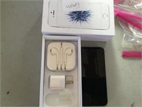 I PHONE SE WITH AIRBUDS IN BOX