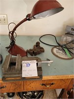 Metal Vise with lamp