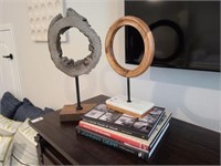 CIRCLE DECO & BOOKS