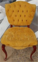 11 - VINTAGE UPHOLSTERED ACCENT CHAIR