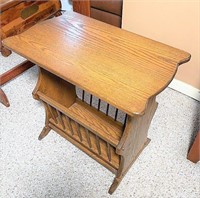 oak end table / magazine rack