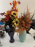 2 flower vases