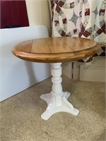 Cute wood round table