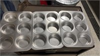 Big muffin pans-large diameter