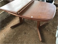 DINING TABLE AND 2 LEAVES