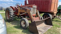Farmall 560 loader tractor