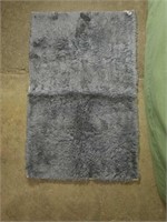 Grey Trident Classic 31" x 19" bathroom rug.