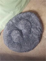 used large 30"x24" gray sherpa pet bed
