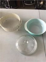 Vintage Pyrex bowl with lid and metal carrier