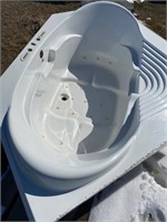 Max whirlpool/air jet tub. Dual controls/ heated