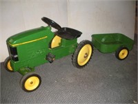 John Deere Child's Pedal Tractor w/cart