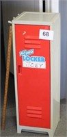 PLASTIC LOCKER FOR A YOUNG ATHLETE