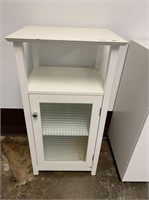 WHITE CABINET WITH GLASS DOOR AND 2 SHELVES