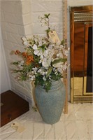 LARGE POT WITH FLOWERS