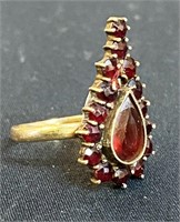 BEAUTIFUL VINTAGE 14K GOLD RING WITH GARNET