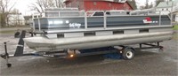 Sun Tracker Party Barge w/Yamaha 70 motor,trailer