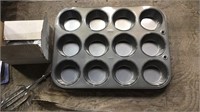 Box muffin pan. Safety glasses. Other
