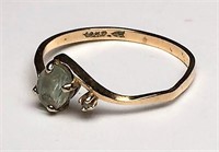 10 Kt Yellow Gold Ring with Pale Blue